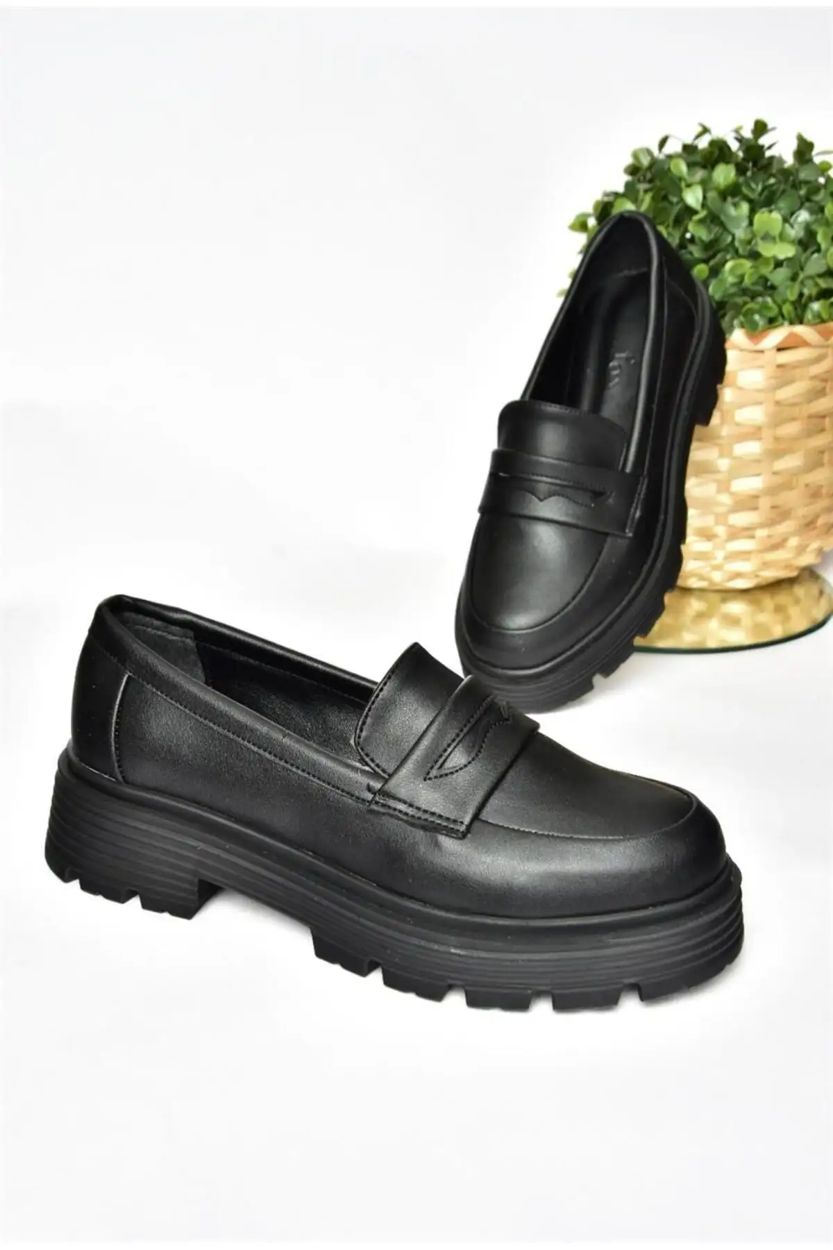 کفش زنانه روزمره با کفی ضخیم مشکی R996092009 برند Fox Shoes - 8503 کفش زنانه روزمره با کفی ضخیم مشکی R996092009 برند Fox Shoes - 8503