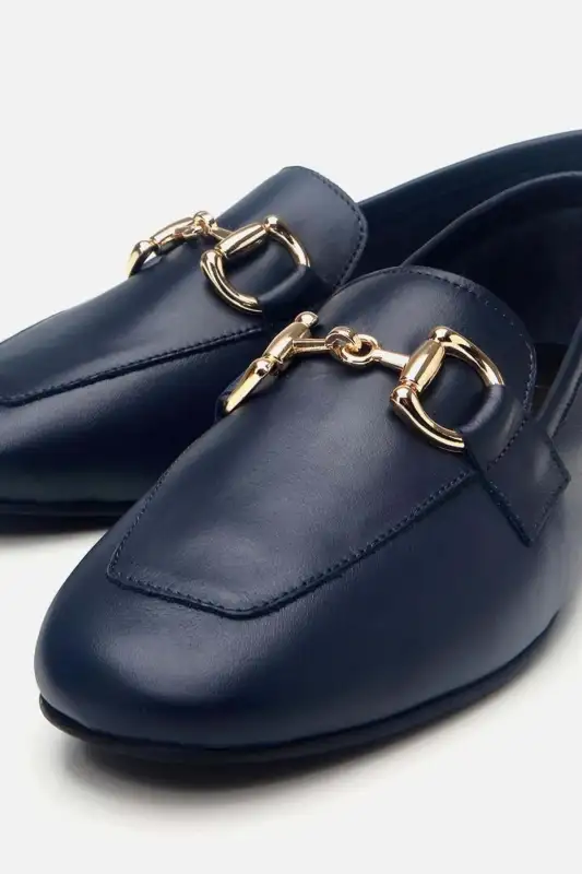 کفش لوفر زنانه چرم مدل سرمه‌ای با سگک برند Yaya by Hotiç - 8557