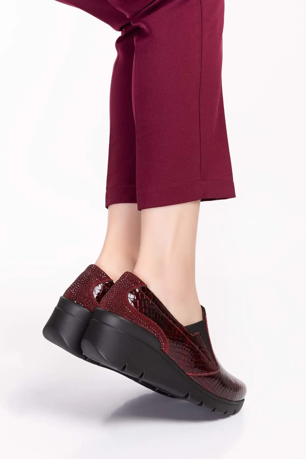 کفش زنانه راحتی آناتومیک چرم طبیعی اسفا.4052 - بوردو کروک - سایز 41 برند Gondol - 8507 کفش زنانه راحتی آناتومیک چرم طبیعی اسفا.4052 - بوردو کروک - سایز 41 برند Gondol - 8507