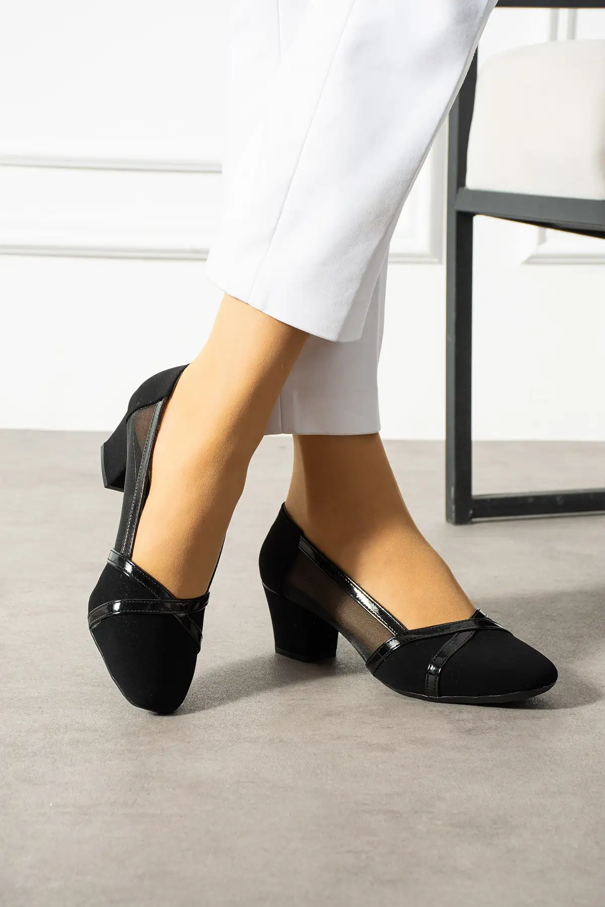 کفش زنانه کلاسیک مشکی برند MERVESTORE - 8469 کفش زنانه کلاسیک مشکی برند MERVESTORE - 8469