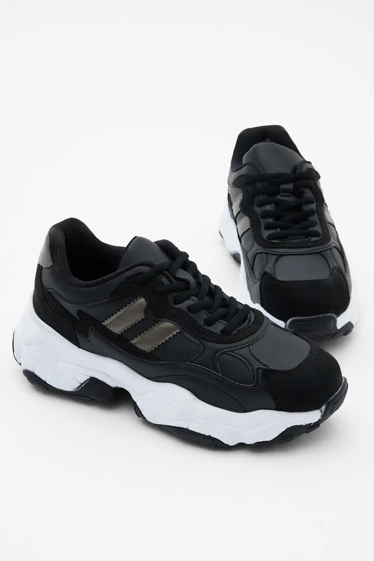 کفش کتانی زنانه  ورزشی مشکی چرم  Tb246 برند Tonny Black - 8453 کفش کتانی زنانه ورزشی مشکی چرم Tb246 برند Tonny Black - 8453