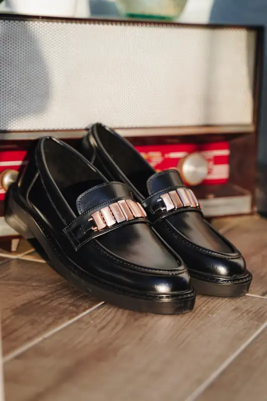 کفش لوفر زنانه روزمره ماکسن با سگک مدل ویلیوم رنگ مشکی برند Marjin - 8573 کفش لوفر زنانه روزمره ماکسن با سگک مدل ویلیوم رنگ مشکی برند Marjin - 8573