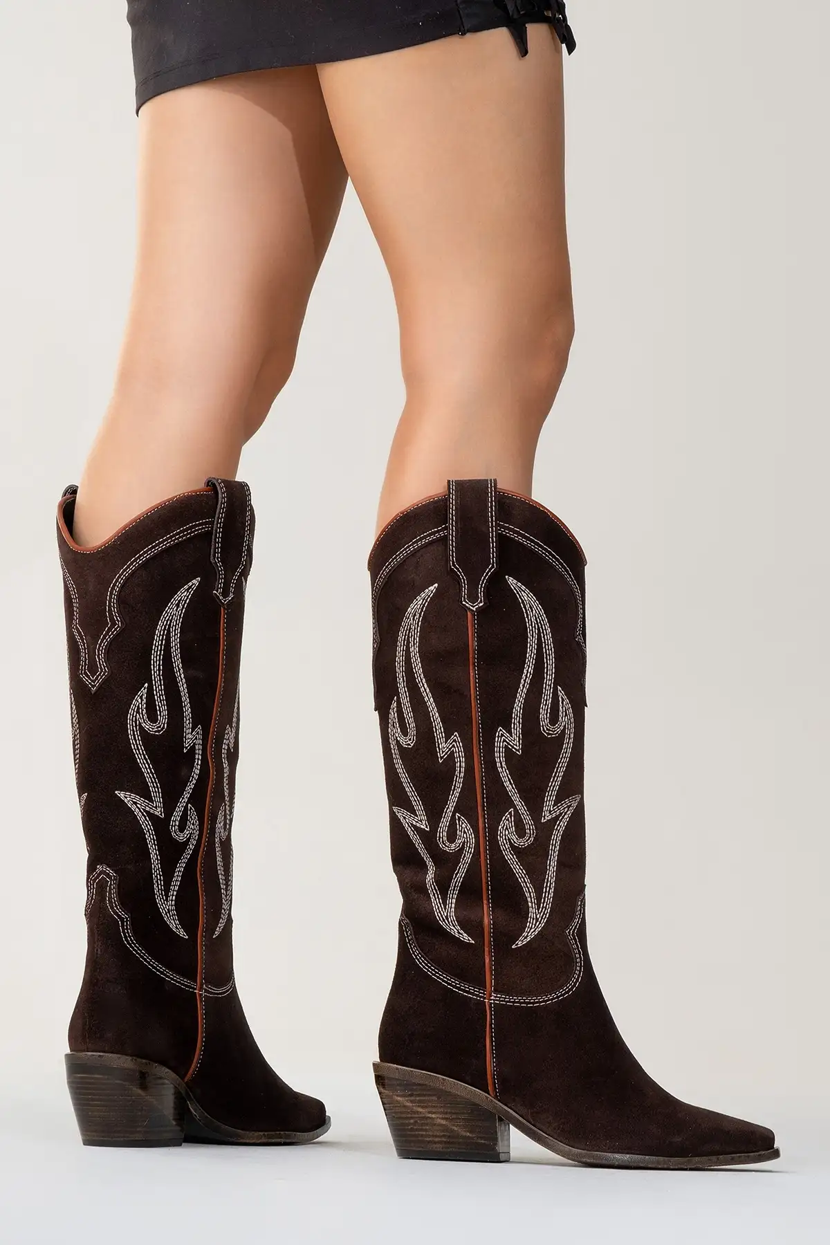 بوت و نیم بوت زنانه چکمه سترن  پیاتر از چرم سئدی قههای رنگ برند luvishoes - 8420 بوت و نیم بوت زنانه چکمه سترن پیاتر از چرم سئدی قههای رنگ برند luvishoes - 8420