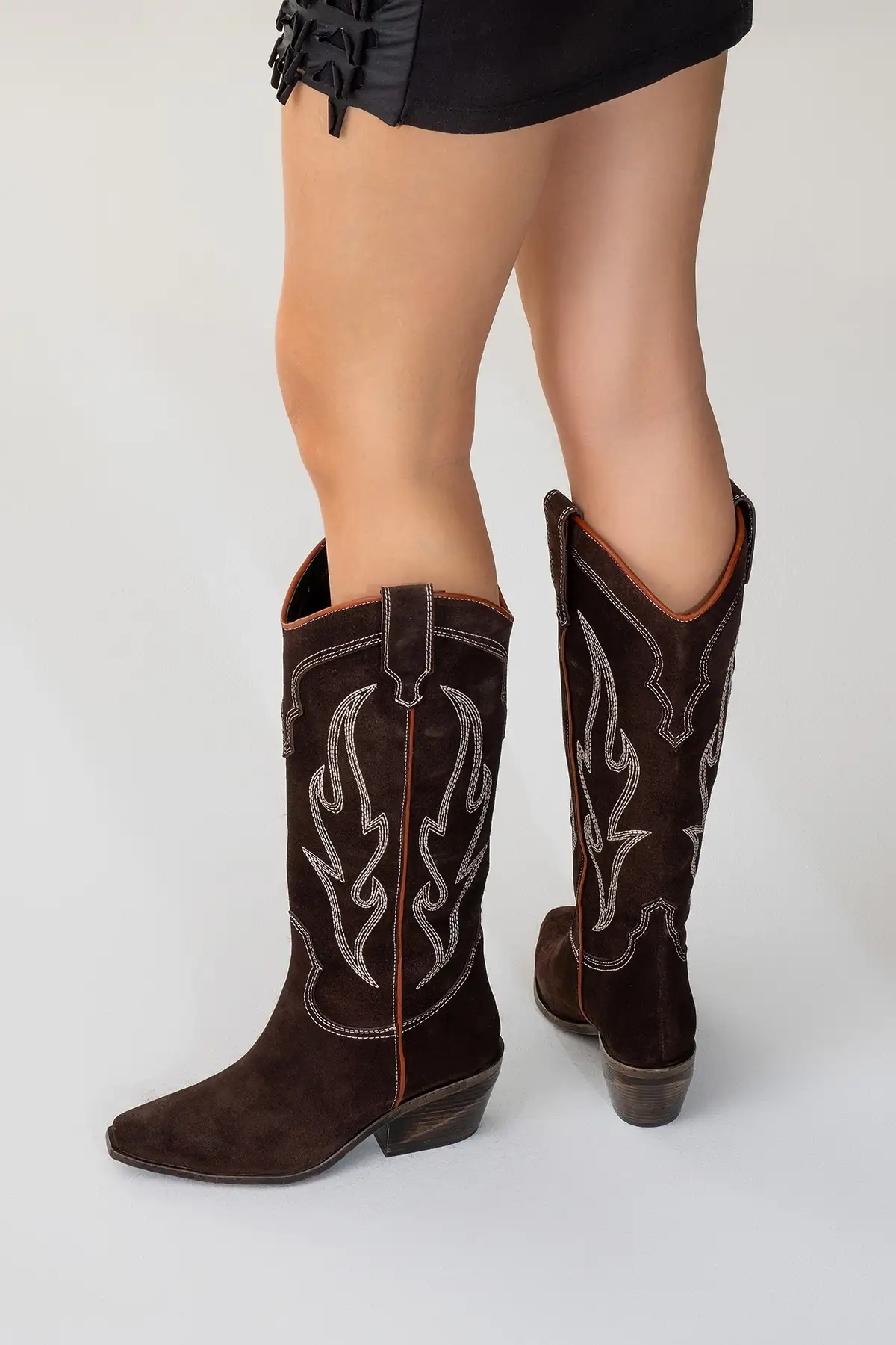 بوت و نیم بوت زنانه چکمه سترن  پیاتر از چرم سئدی قههای رنگ برند luvishoes - 8420 بوت و نیم بوت زنانه چکمه سترن پیاتر از چرم سئدی قههای رنگ برند luvishoes - 8420