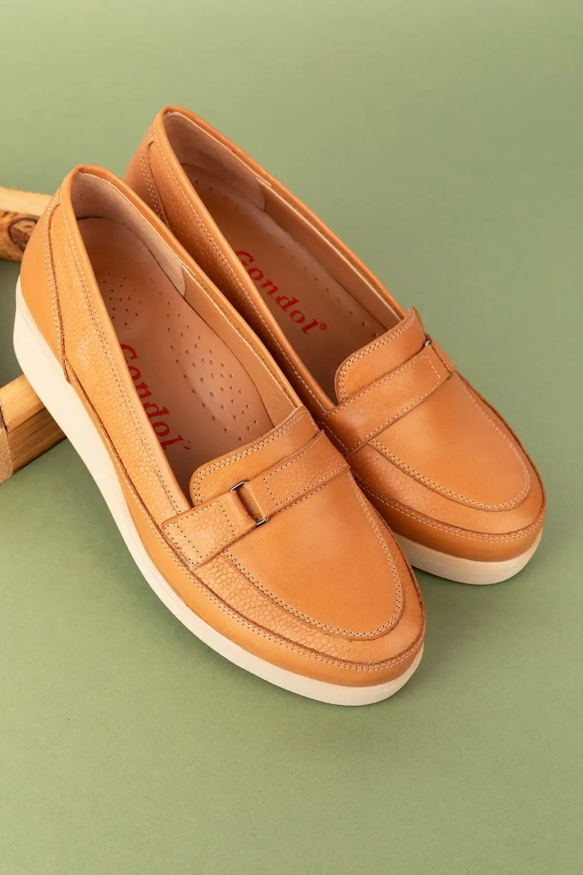 کفش زنانه راحتی با جزئیات باند کفی آناتومیک از چرم طبیعی مدل Mlk.5508 برند Gondol - 8512 کفش زنانه راحتی با جزئیات باند کفی آناتومیک از چرم طبیعی مدل Mlk.5508 برند Gondol - 8512