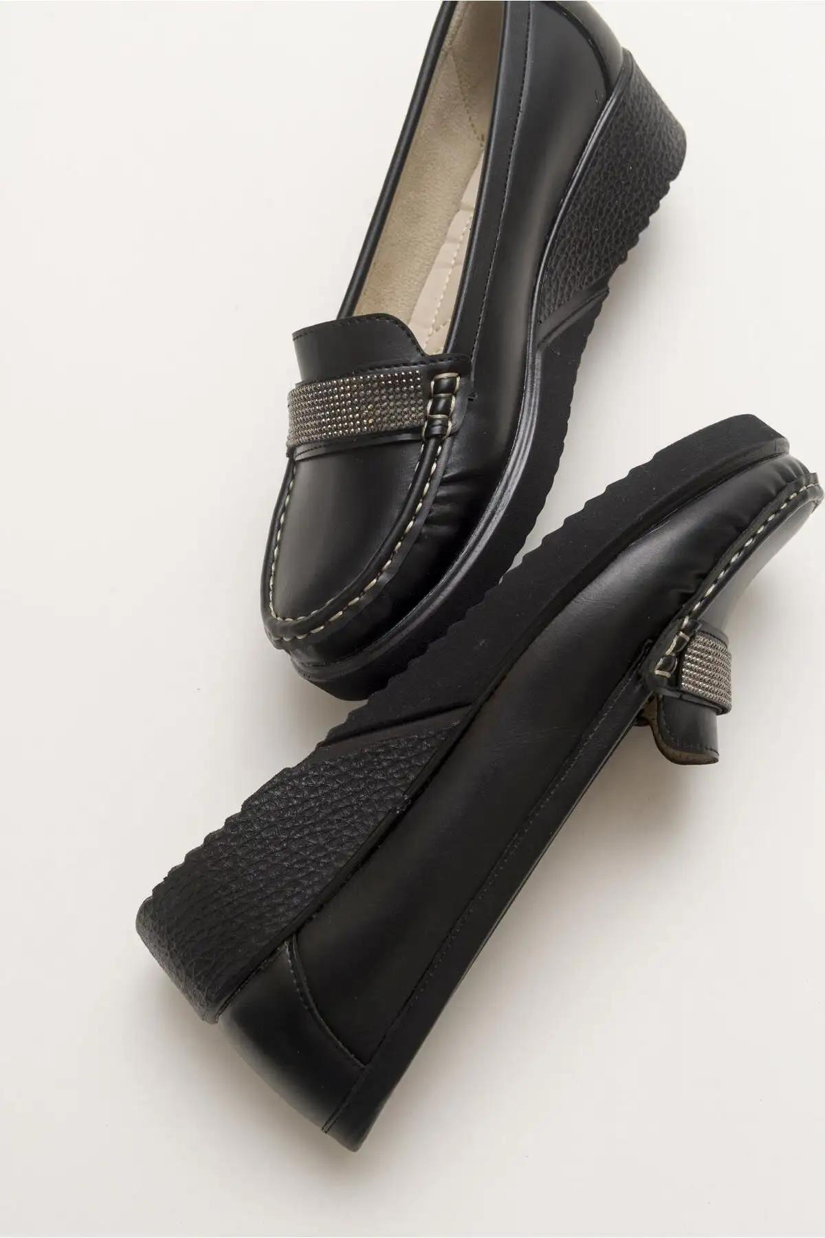 کفش زنانه روزمره با سنگهای بزرگ برند Çaçaroz Ayakkabı - 8505 کفش زنانه روزمره با سنگهای بزرگ برند Çaçaroz Ayakkabı - 8505