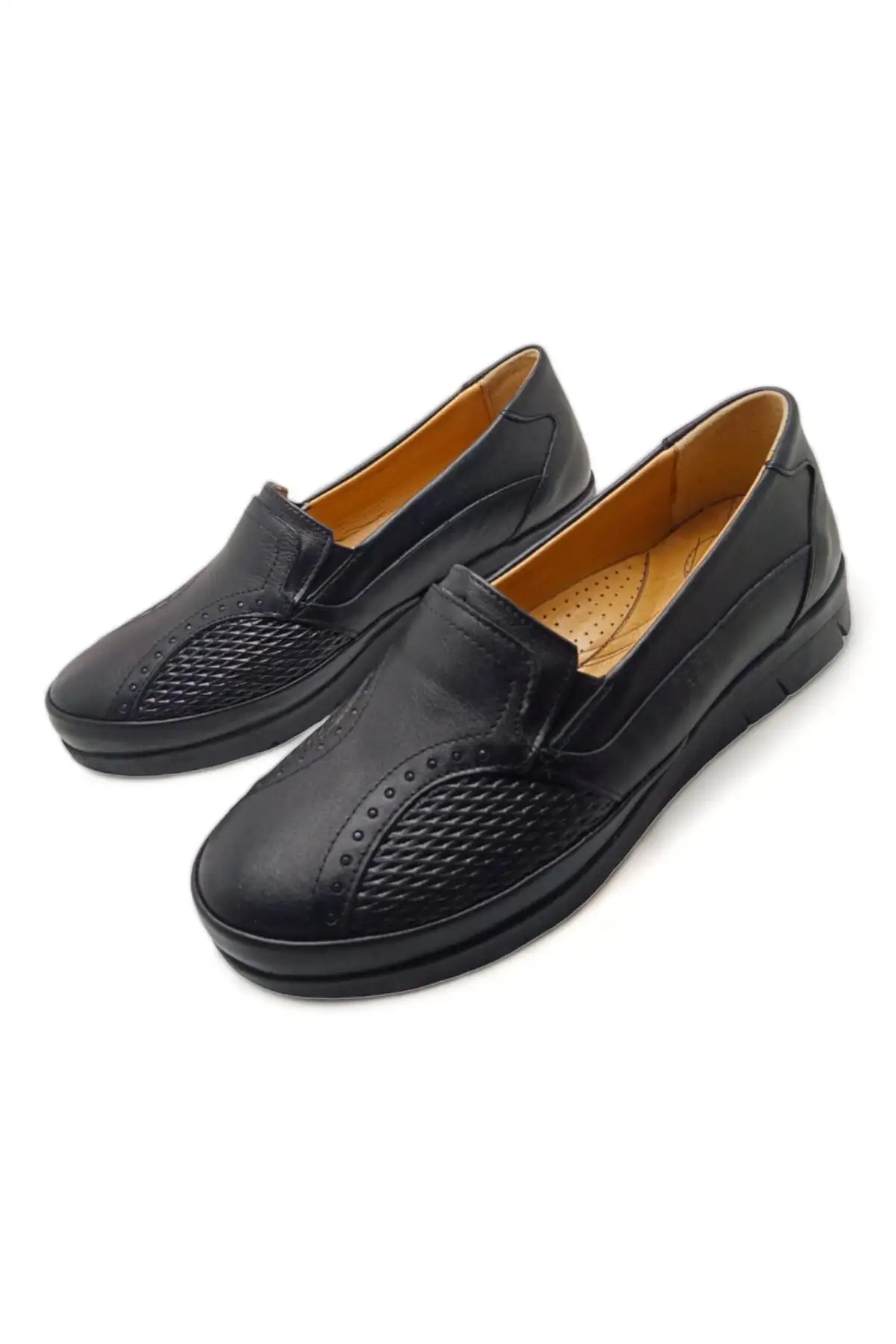 کفش زنانه روزمره با کفی کامل ارتوپدی از چرم طبیعی و دارای زیره دندانهدار برند MAGIC SHOES - 8511 کفش زنانه روزمره با کفی کامل ارتوپدی از چرم طبیعی و دارای زیره دندانهدار برند MAGIC SHOES - 8511