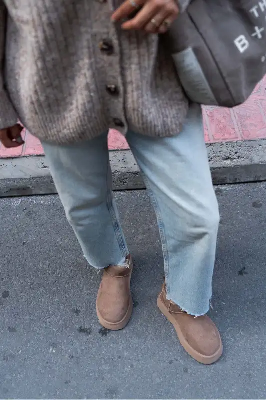 بوت و نیم‌ بوت زنانه مینی با رنگ بژ تیره از جنس سئد زیره ضخیم با کف داخلی پشمی برند NİŞANTAŞI SHOES - 8662