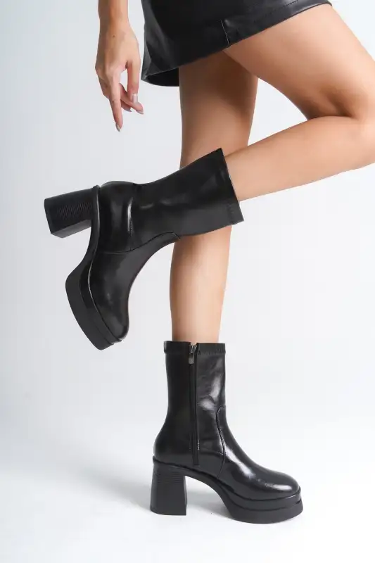 بوت و نیم بوت زنانه نیم با نک گرد پاشنه دار برند Capone Outfitters - 8627 بوت و نیم بوت زنانه نیم با نک گرد پاشنه دار برند Capone Outfitters - 8627