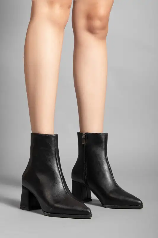 بوت و نیم‌ بوت زنانه رپش چرم سیاه ساده با پاشنه برند camaiore - 8664