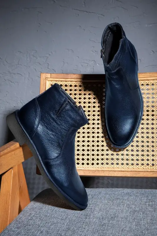 بوت مردانه روزانه چلسی با زیپ و کفی ضد لغزش از چرم طبیعی بریستول - رنگ سرمهای برند Ducavelli - 8631 بوت مردانه روزانه چلسی با زیپ و کفی ضد لغزش از چرم طبیعی بریستول - رنگ سرمهای برند Ducavelli - 8631