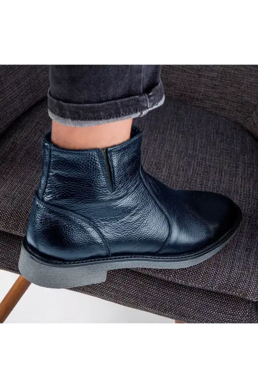 بوت مردانه روزانه چلسی با زیپ و کفی ضد لغزش از چرم طبیعی بریستول - رنگ سرمهای برند Ducavelli - 8631 بوت مردانه روزانه چلسی با زیپ و کفی ضد لغزش از چرم طبیعی بریستول - رنگ سرمهای برند Ducavelli - 8631