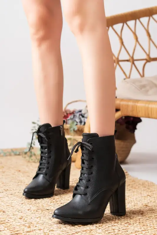 بوت و نیم بوت زنانه پاشنه بلند مشکی چرم با جزئیات بند دار برند Hayalimdeki Ayakkabı - 8630 بوت و نیم بوت زنانه پاشنه بلند مشکی چرم با جزئیات بند دار برند Hayalimdeki Ayakkabı - 8630