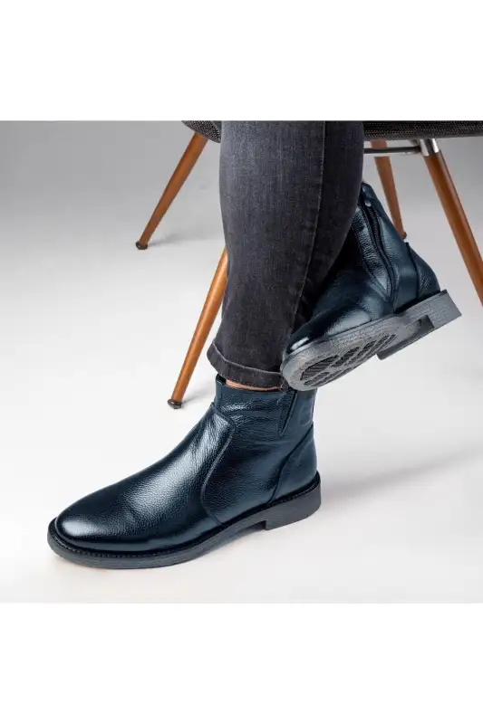 بوت مردانه روزانه چلسی با زیپ و کفی ضد لغزش از چرم طبیعی بریستول - رنگ سرمهای برند Ducavelli - 8631 بوت مردانه روزانه چلسی با زیپ و کفی ضد لغزش از چرم طبیعی بریستول - رنگ سرمهای برند Ducavelli - 8631