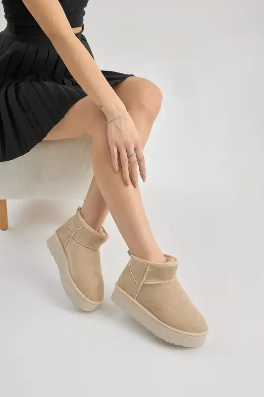 بوت و نیم‌ بوت زنانه پنجه ضخیم با ریه جیر داخل پُر از پشم بژ برند Tonny Black - 8670