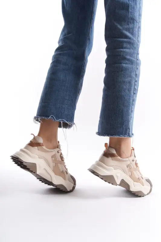 کفش کتانی زنانه ورزشی دل سولرا با بند و زیره بلند برند Solo Bag - 8676