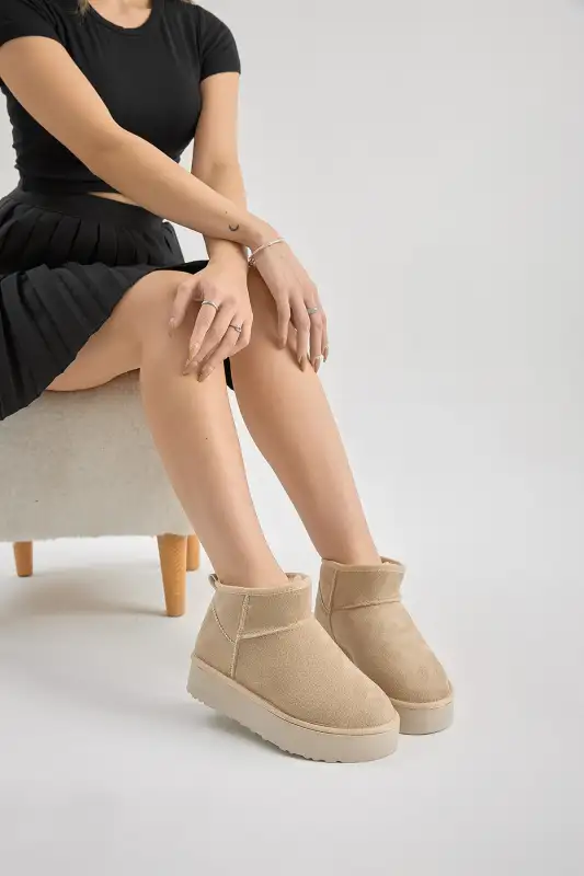 بوت و نیم‌ بوت زنانه پنجه ضخیم با ریه جیر داخل پُر از پشم بژ برند Tonny Black - 8670