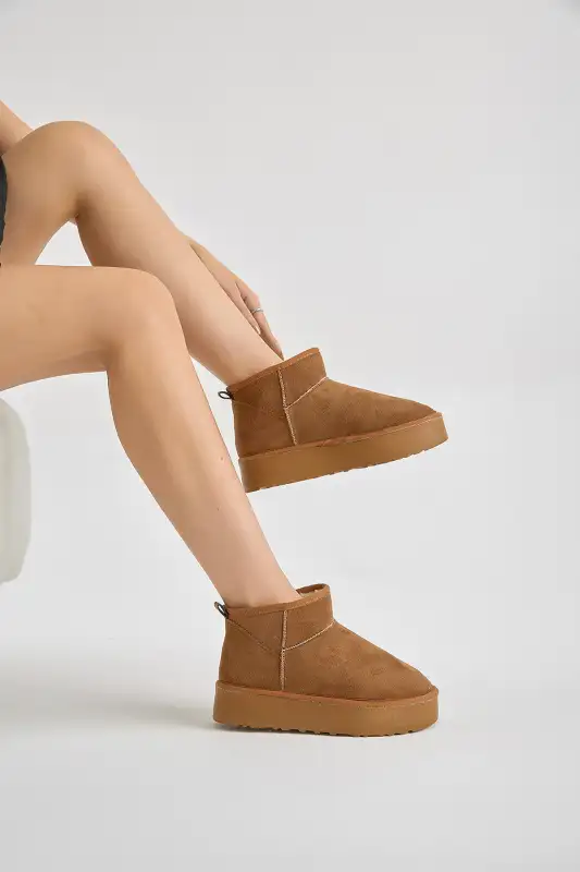 بوت و نیم‌ بوت زنانه قهه‌ای با کف ضخیم داخلی پشمی به‌ظاهر جیر برند Tonny Black - 8663