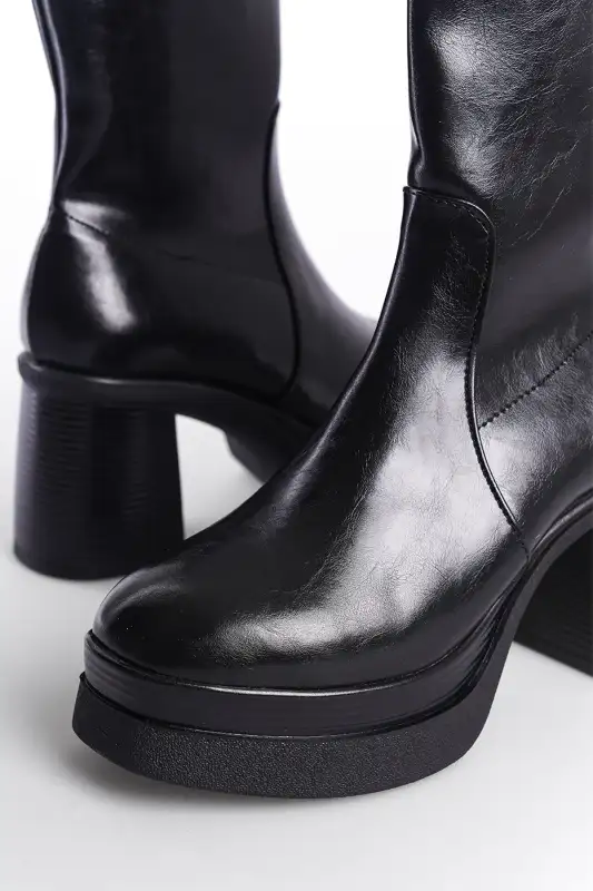 بوت و نیم بوت زنانه نیم با نک گرد پاشنه دار برند Capone Outfitters - 8627 بوت و نیم بوت زنانه نیم با نک گرد پاشنه دار برند Capone Outfitters - 8627