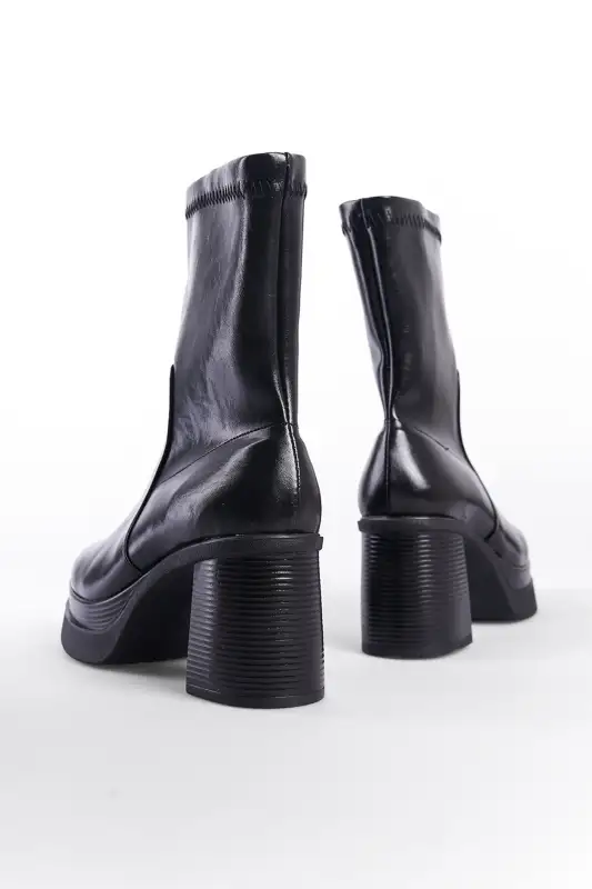 بوت و نیم بوت زنانه نیم با نک گرد پاشنه دار برند Capone Outfitters - 8627 بوت و نیم بوت زنانه نیم با نک گرد پاشنه دار برند Capone Outfitters - 8627