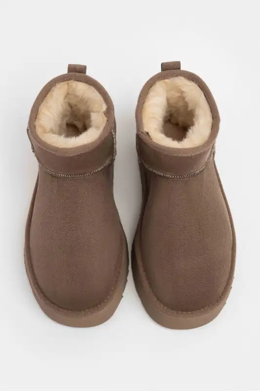 بوت و نیم‌ بوت زنانه مینی با رنگ بژ تیره از جنس سئد زیره ضخیم با کف داخلی پشمی برند NİŞANTAŞI SHOES - 8662