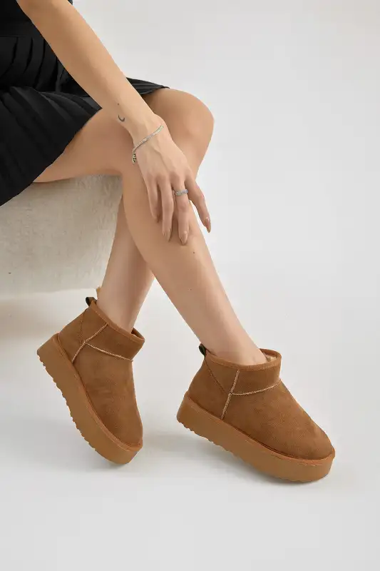 بوت و نیم‌ بوت زنانه قهه‌ای با کف ضخیم داخلی پشمی به‌ظاهر جیر برند Tonny Black - 8663